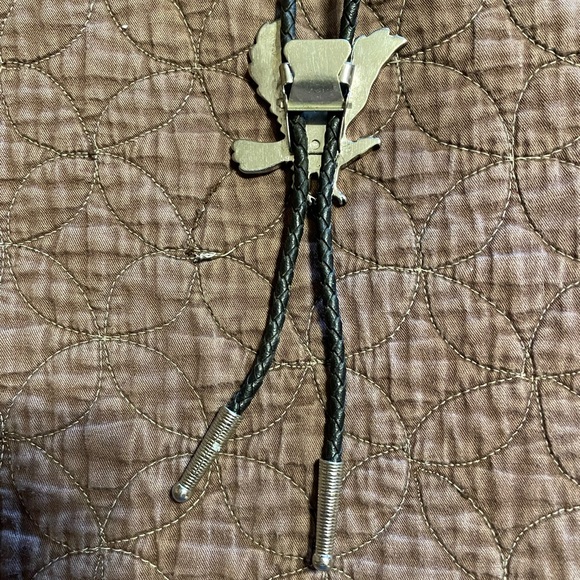 Bolo turquoise and coral inlay chips in silver tone men’s accessory - Picture 3 of 4